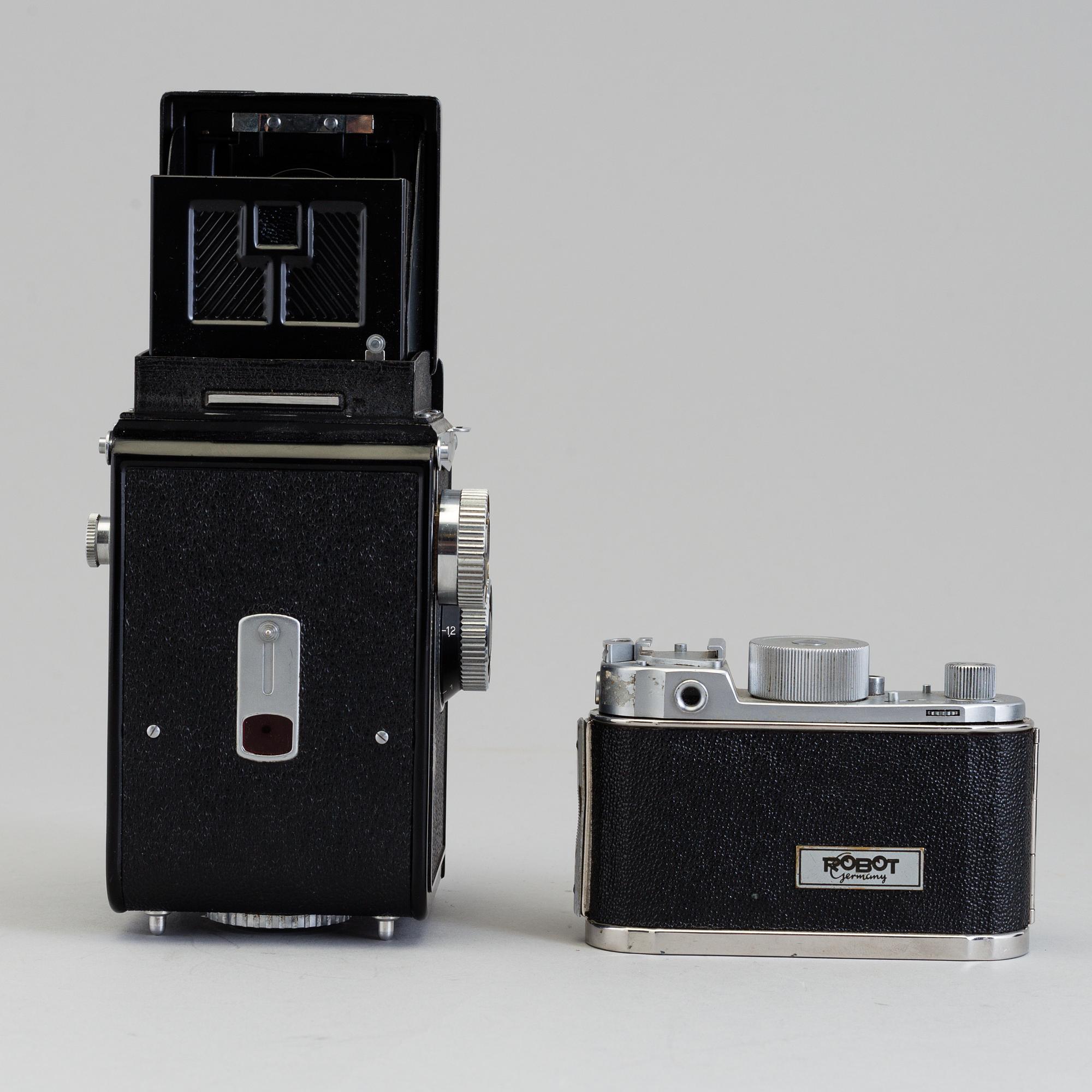 A Yashica-A and a Robot Star camera, mid 20th century.