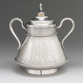 A Russian silver sugar bowl, maker's mark of Stefan Wäkevä, Saint Petersburg 1888.