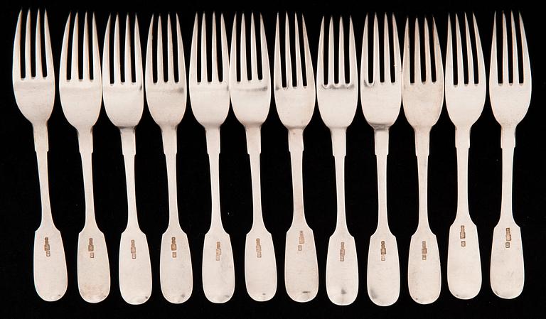 A SET OF RUSSIAN KNIVES AND FORKS, 12+12. РУССКИЙ НАБОР НОЖЕЙ И ВИЛОК, 12+12 шт.