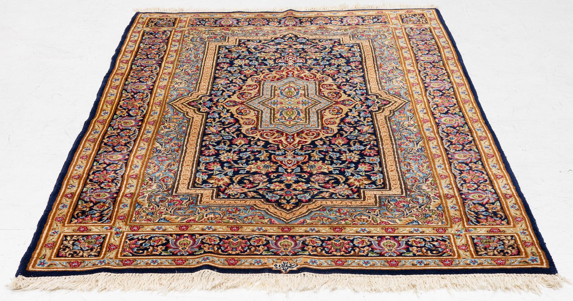 Matta, Kirman,  ca 230 x 150 cm.