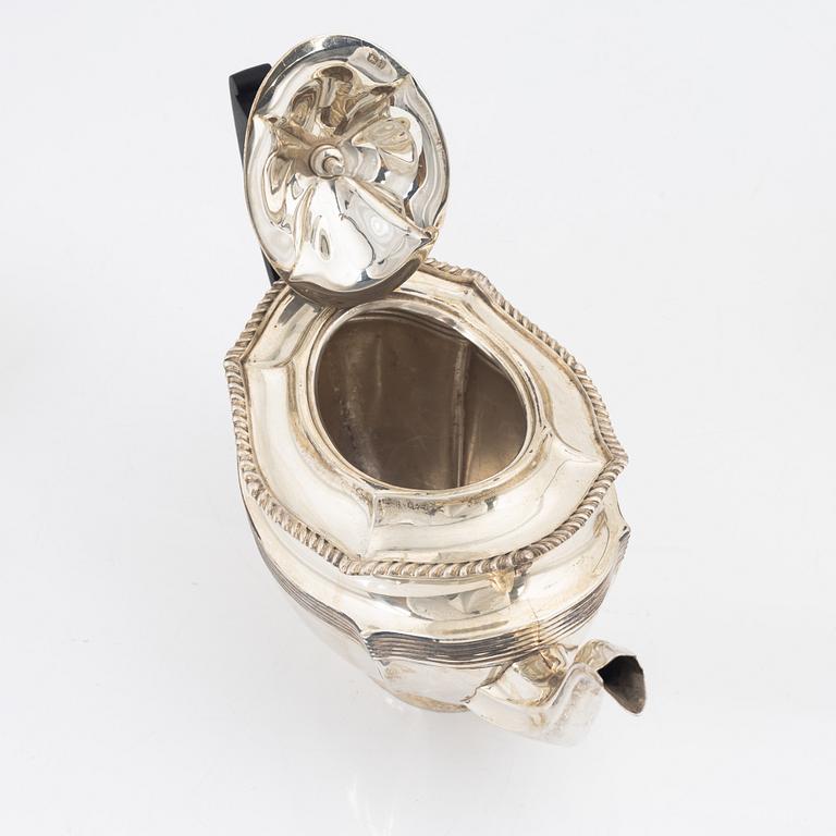 Barker Brothers (Herbert Edward Barker & Frank Ernest Barker), a silver teapot, creamer and sugar bowl, Chester 1924.