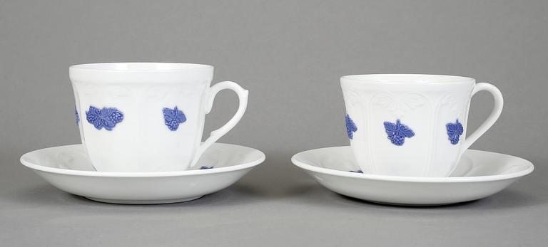 KAFFE samt TESERVIS, 60 delar, porslin, "Blå blom" Old Gustavsberg, 1900-tals mitt.