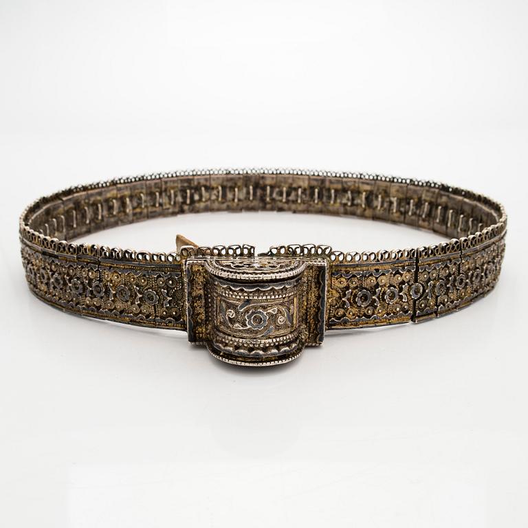 A Caucasian parcel-gilt costume belt with niello decor, 1908-26.