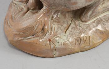 FIGURIN, stengods, signerad KA och och daterad 1921.