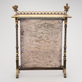 BORDSDEKORATION/KARTA, försilvrad mässing och brons, Ryssland, märkt K. Berto, 1800-talets slut.