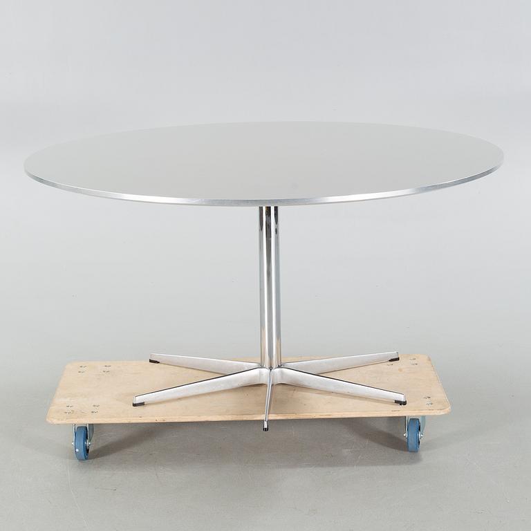 ARNE JACOBSEN, bord, "Cirkulär / A826,", Fritz Hansen, 2000-tal.