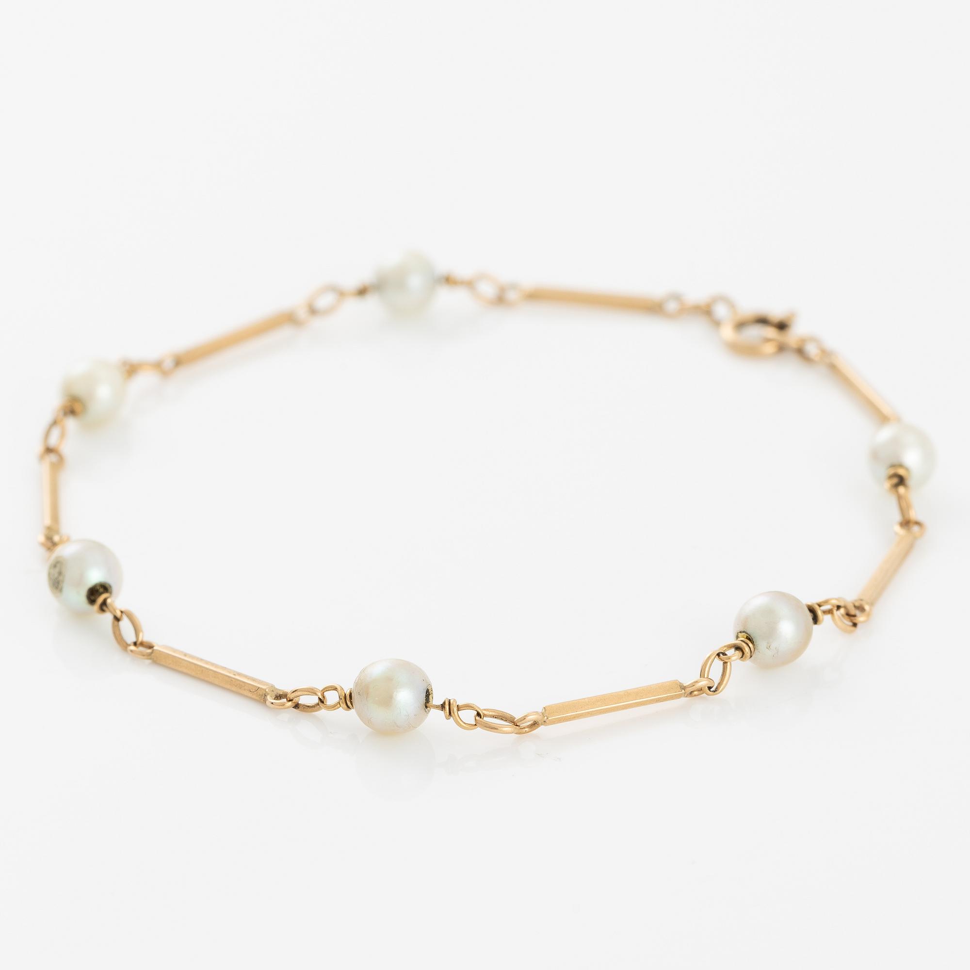 Armband, 18K guld med pärlor.