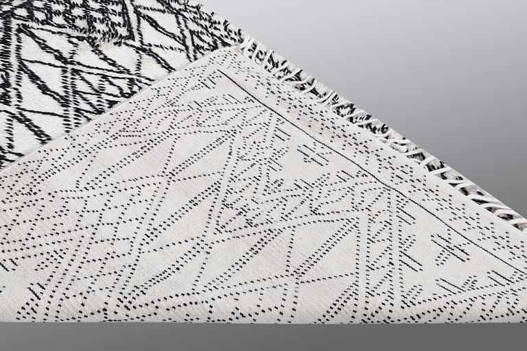 A RUG, oriental, ca 240 x 170 cm.