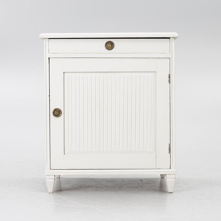 Chest of drawers/cabinet, Gustavian style, mid-20th century.