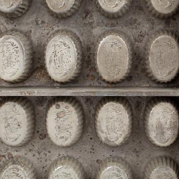 CHOKLADFORMAR, 2 stycken, 1900-talets första hälft.