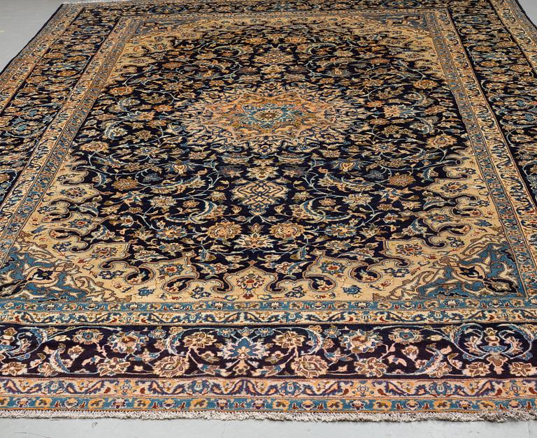 A CARPET. Najafabad, ca 500 x 300 cm.