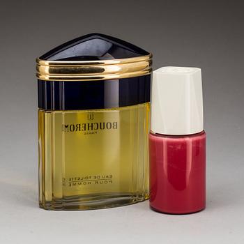 BUTIKSSKYLTNING, Parfym och nagellack.