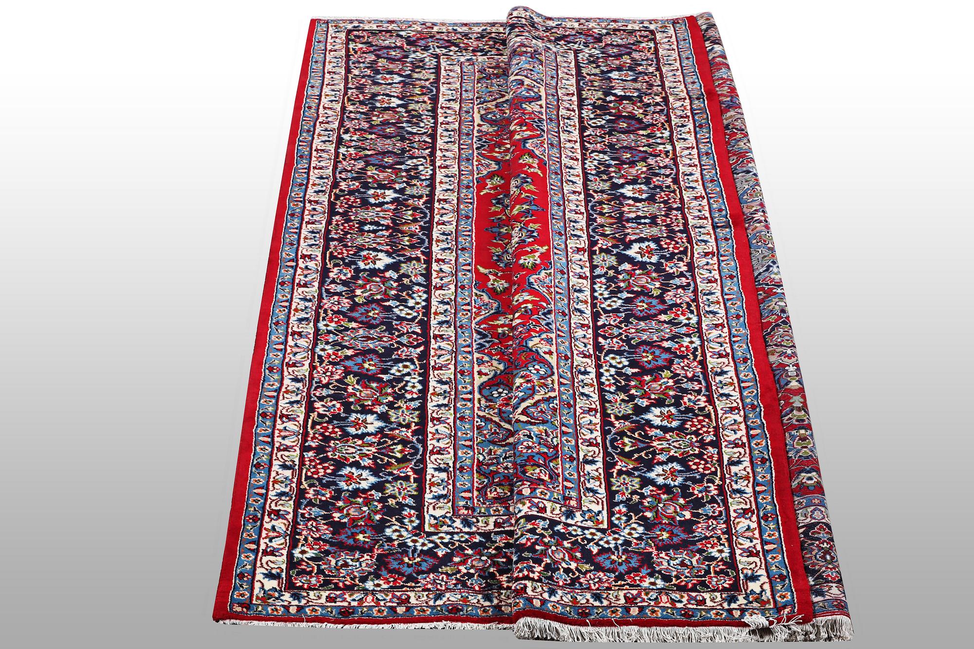A carpet, Kashan, ca 406 x 301 cm.