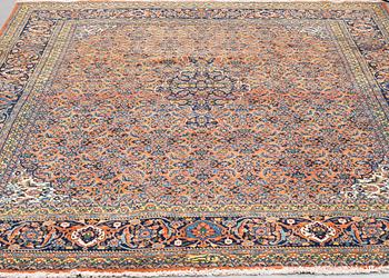 MATTA, semiantik Täbris signerad Sarab Mashayekhi, 328 x 270 cm.