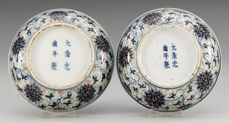 A pair of dishes, Qing dynasty with Guanxus six character mark and period (1875-1908). (2).