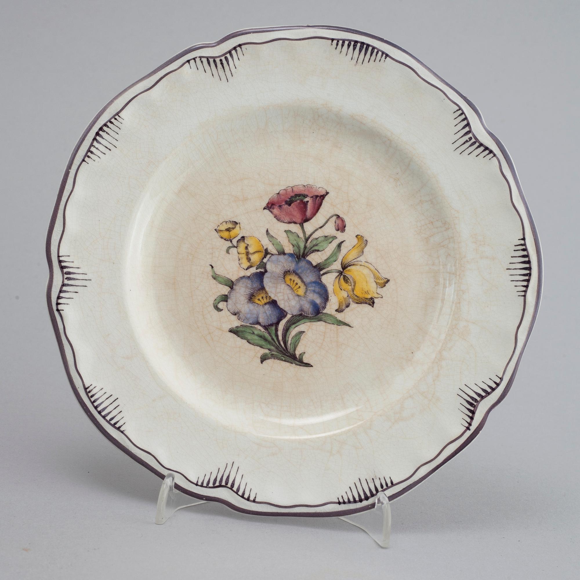 90 pieces of earthenware tableware from Rörstrand, model "Rörstrandia", 1930-56.