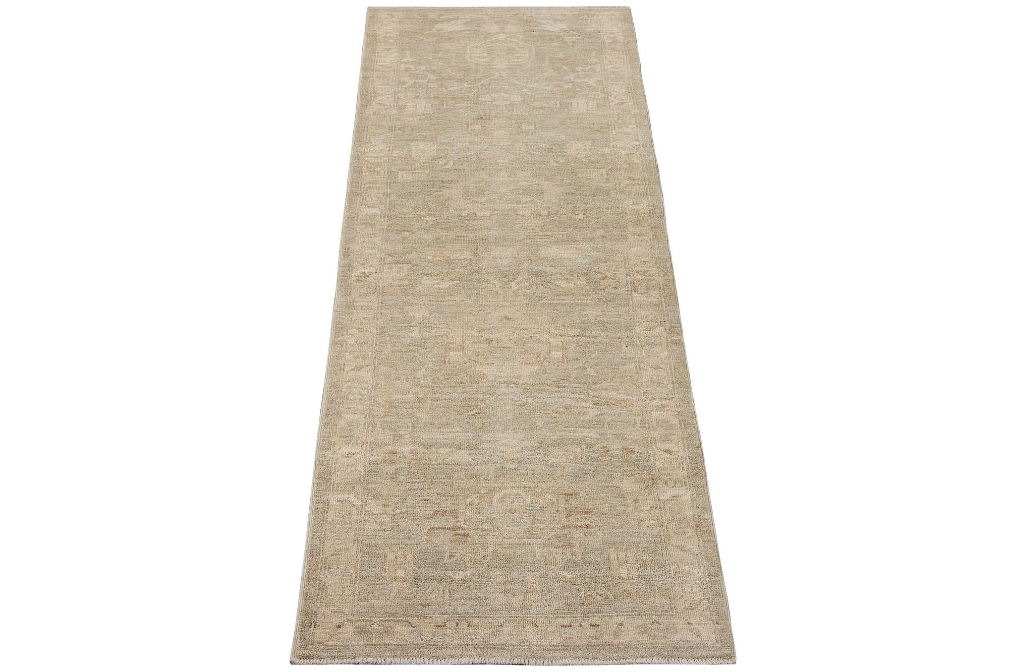 An Ushak runnercarpet, c. 295 x 87 cm.