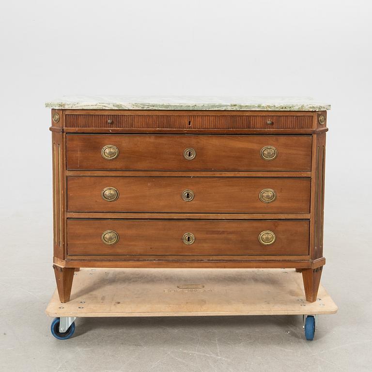 Chest of drawers, Gustavian style, early 19th century.