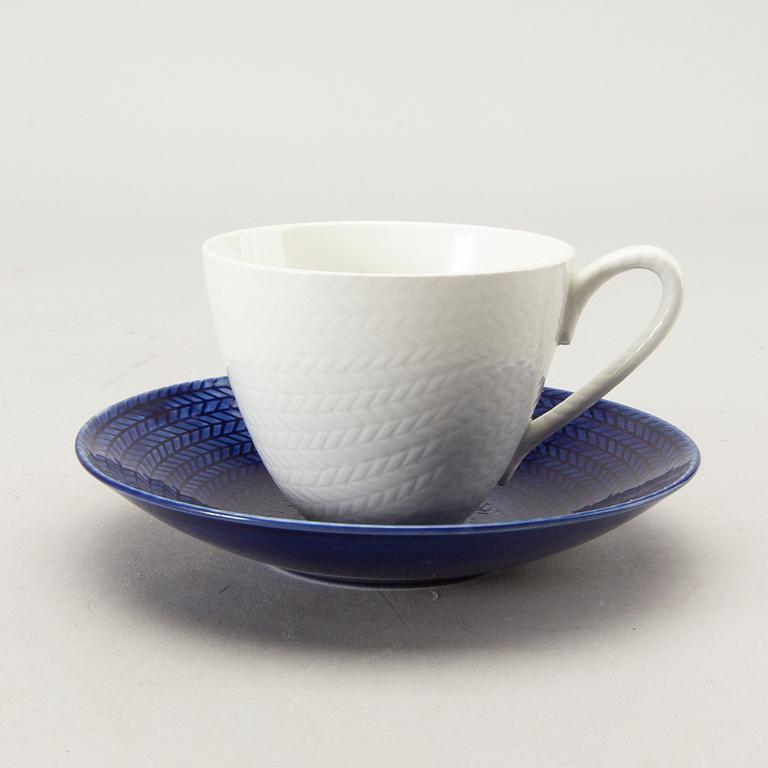 A 22 pcs Hertha Bengtsson Blå eld dinner service.