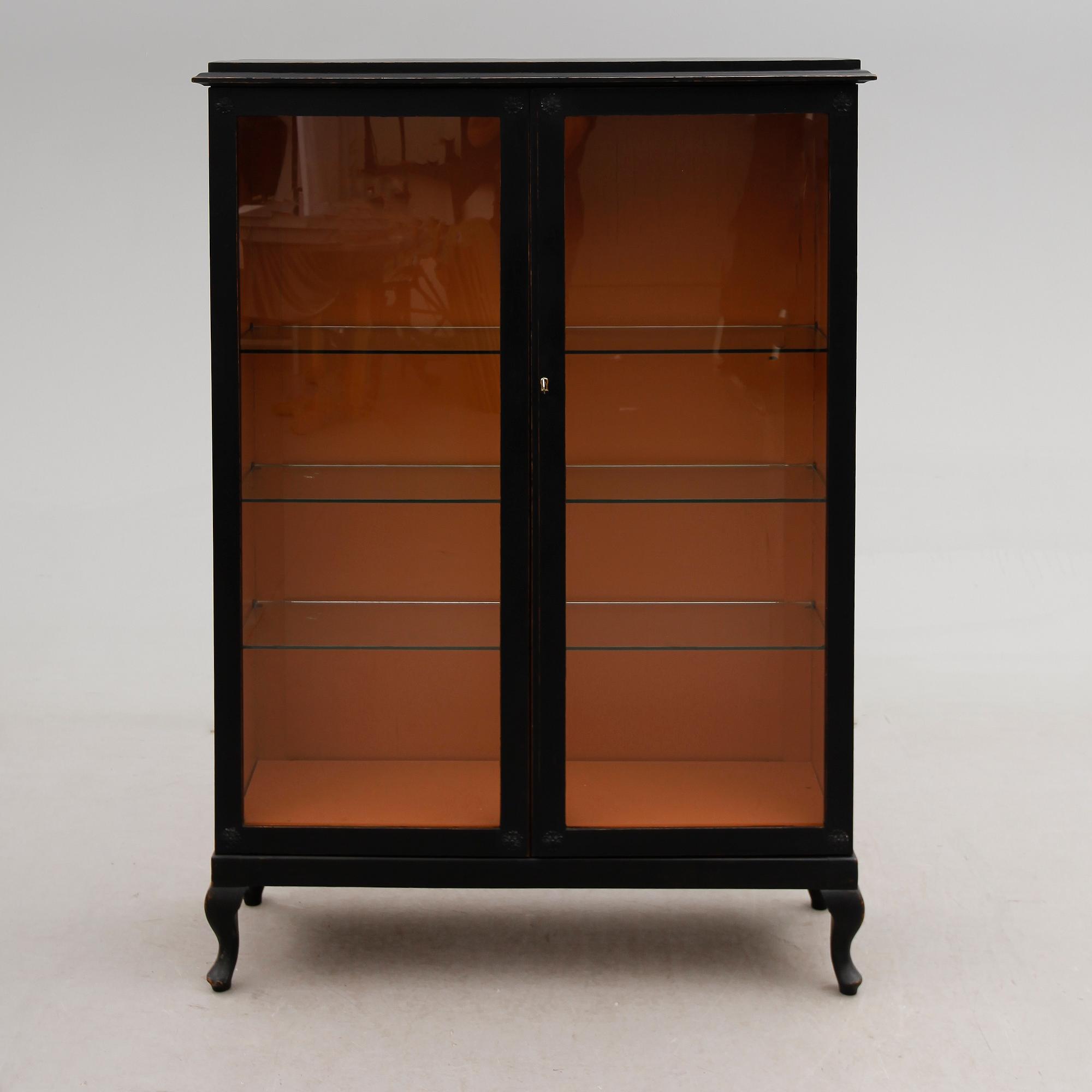 BOKSKÅP, 1900-talets första hälft.