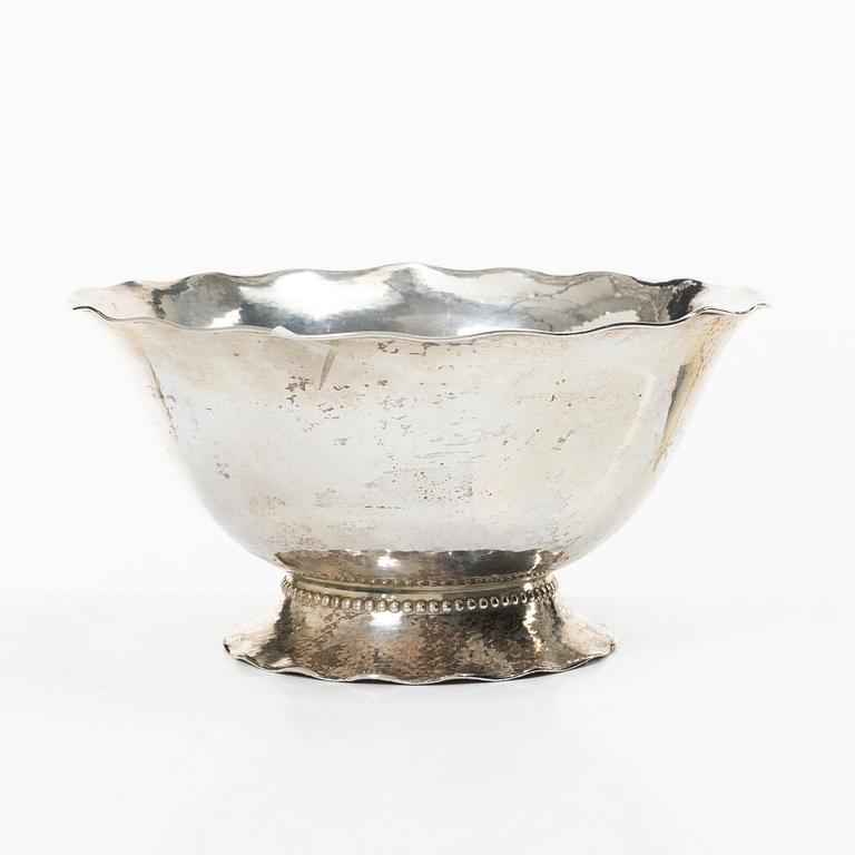 C.G. Hallberg, Skål, silver, Stockholm 1944.