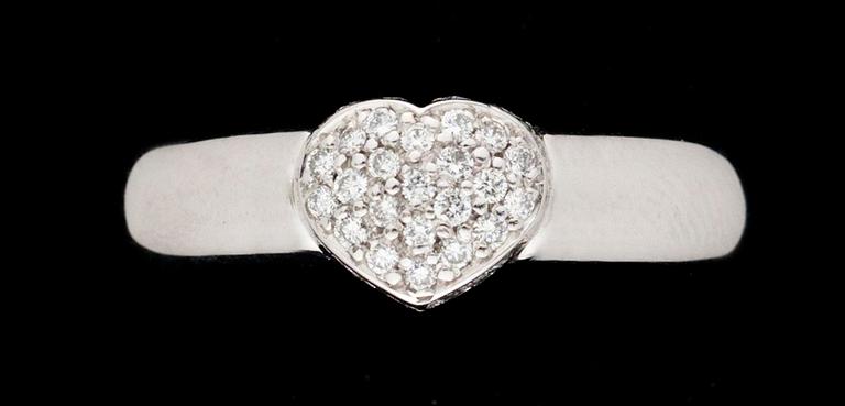 RING, vitguld med diamanter.