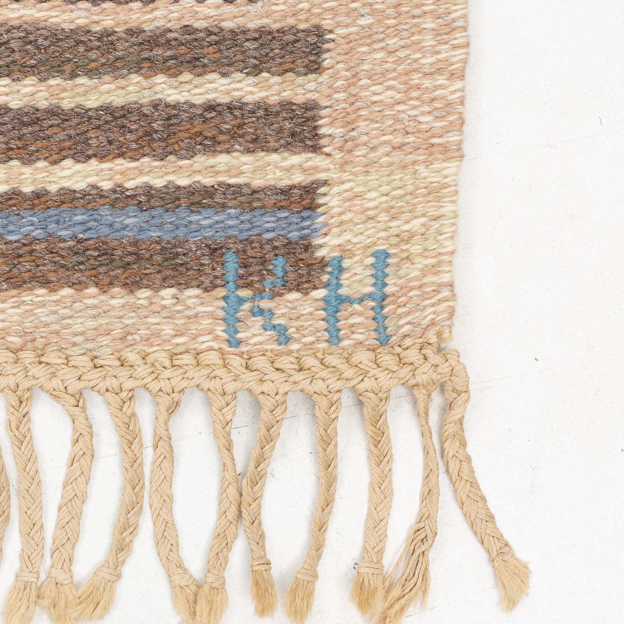 Matta, "Blått stim" rölakan, signerad KJ KH (Karin Jönsson, Klockargårdens Hemslöjd Tällberg) 230 x 154 cm.