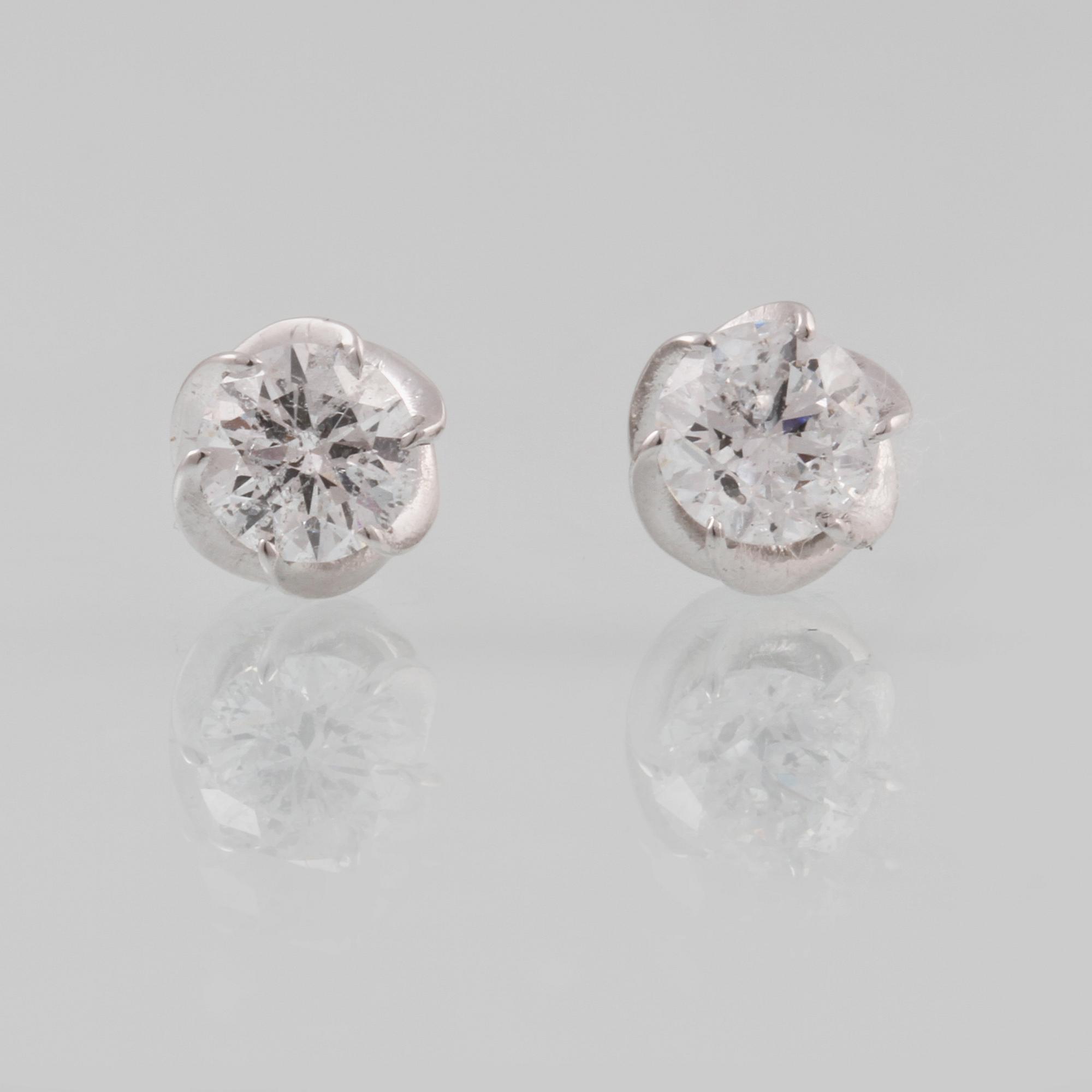ÖRHÄNGEN, 18K vitguld med briljantslipade diamanter ca 1.12 ct. Vikt 2,3 gram.