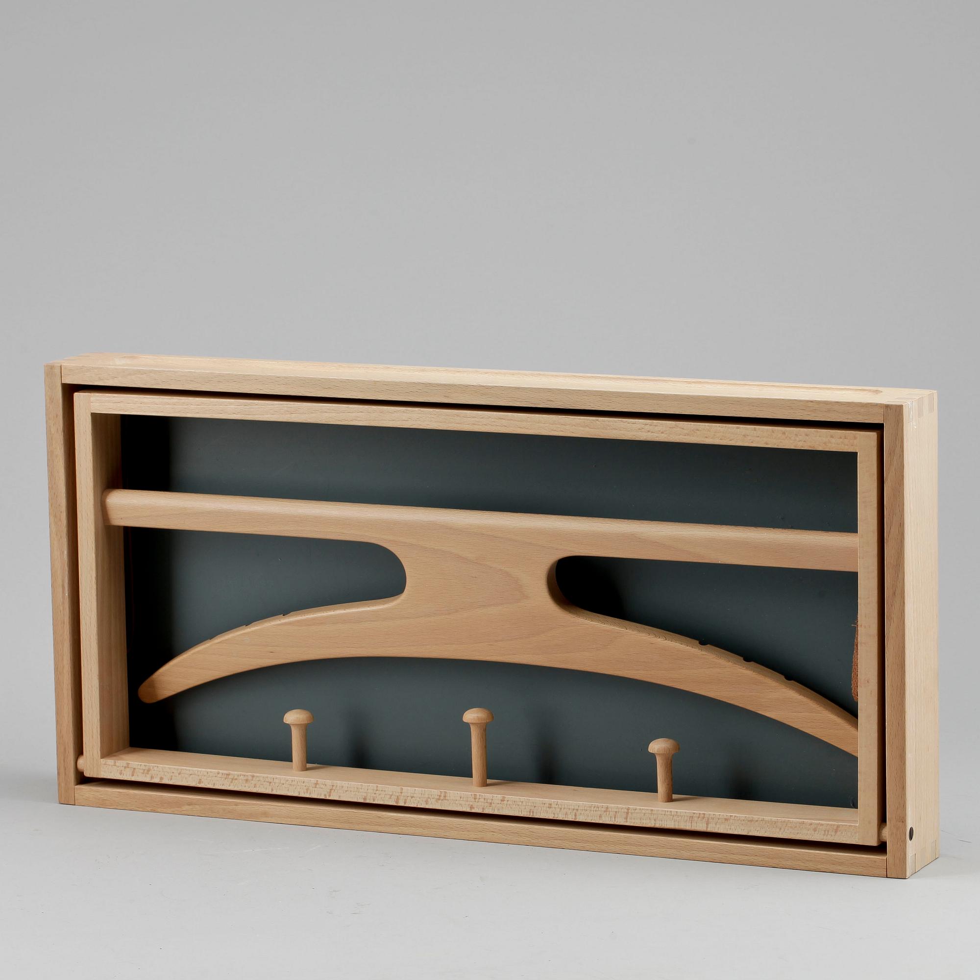 KLÄDHÄNGARE, Adam Hoff & Poul Östergaard, Danmark.