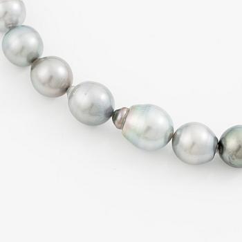 Necklace with cultured baroque Tahitian pearls.