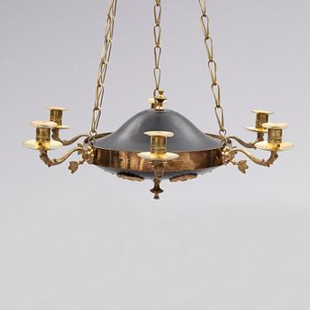 TAKAMPEL, empirestil, sekelskiftet 1900. Höjd med kedjor ca 55 cm.