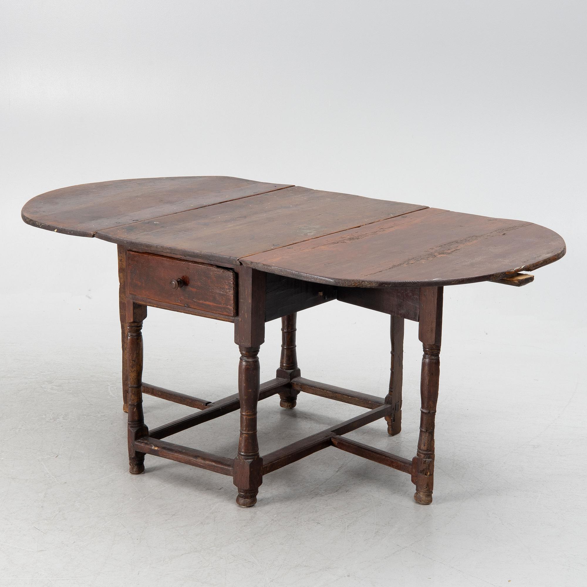 Drop-leaf table, 18th/19th century.
