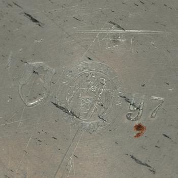 Firma Svenskt Tenn, a pewter bowl with cover, Stockholm 1925.