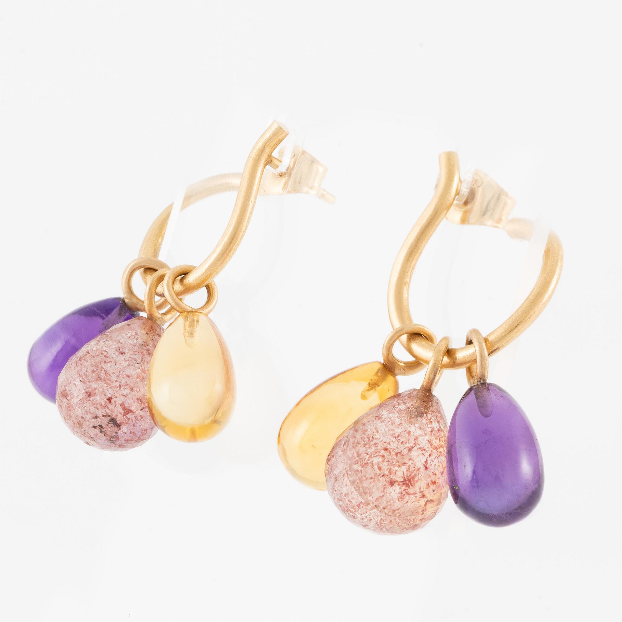 Earrings, a pair, 18K gold with six pendants. Annika Gustavsson.