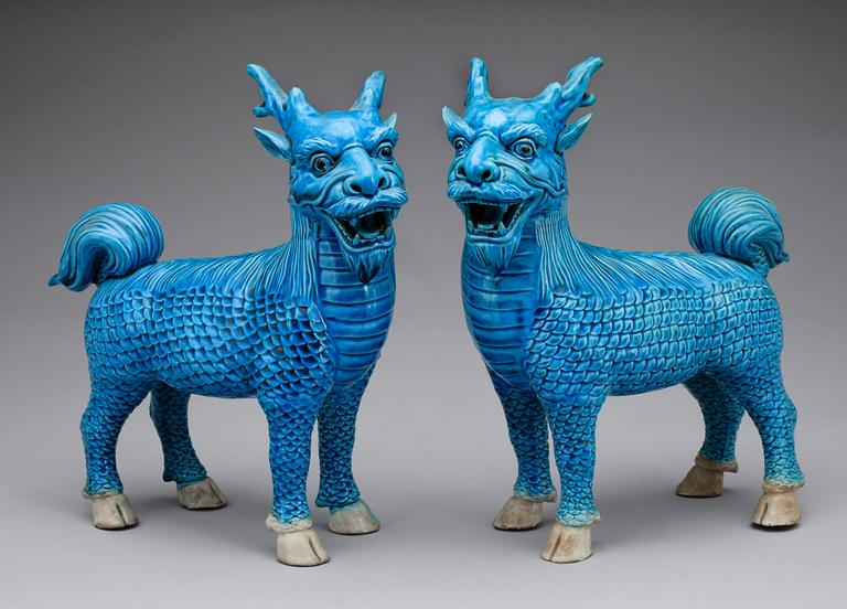 FIGURINER, ett par, porslin. Kina, 1900-tal.