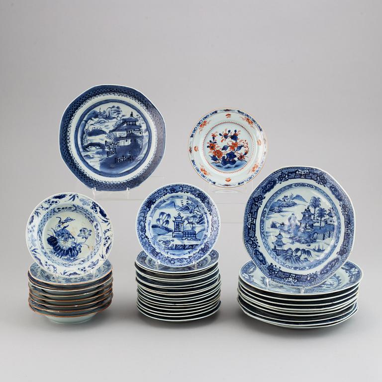 37 blue and white dishes, Qing dynasty, 18th/19th century.