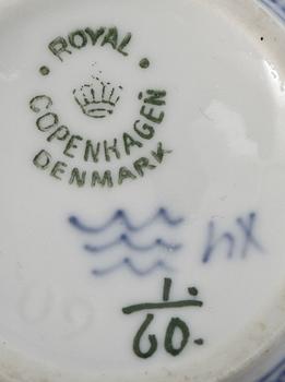 SERVISDELAR, 34 st, porslin, "Musselmalet", Royal Copenhagen. 1900-talets senare hälft.