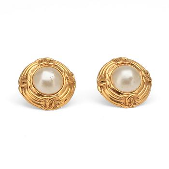 363. CHANEL, a pair of earclips.