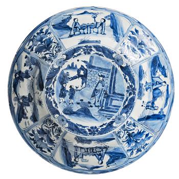 953. A large blue and white kraak charger, Ming dynasty, late Wanli/1630's.