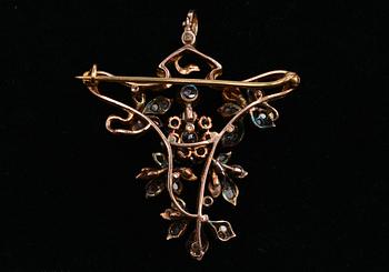 BROSCH, gammal- och rosenslipade diamanter ca 1.50 ct. Ryssland 1896-1908.