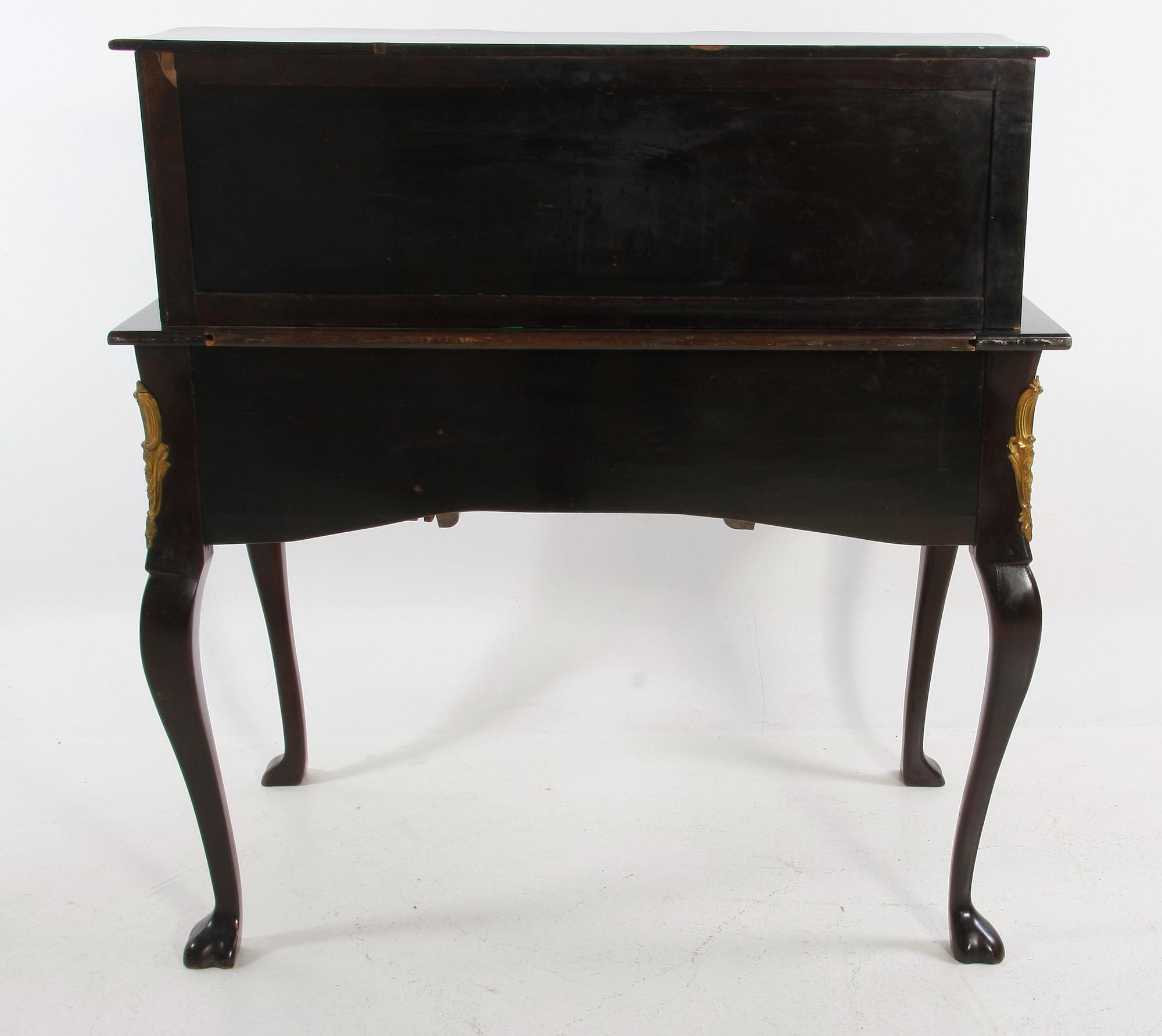 SKRIVBORD med UPPSATS. Rokokostil.