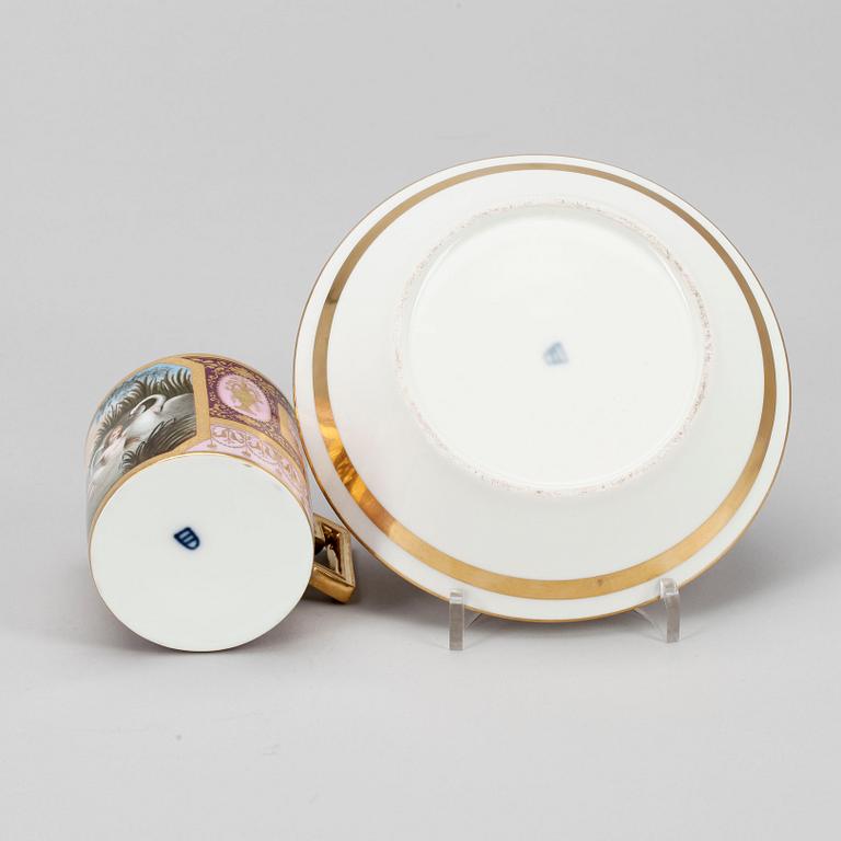 KOPP med FAT, porslin, empirestil, sannolikt Wien, runt år 1900.