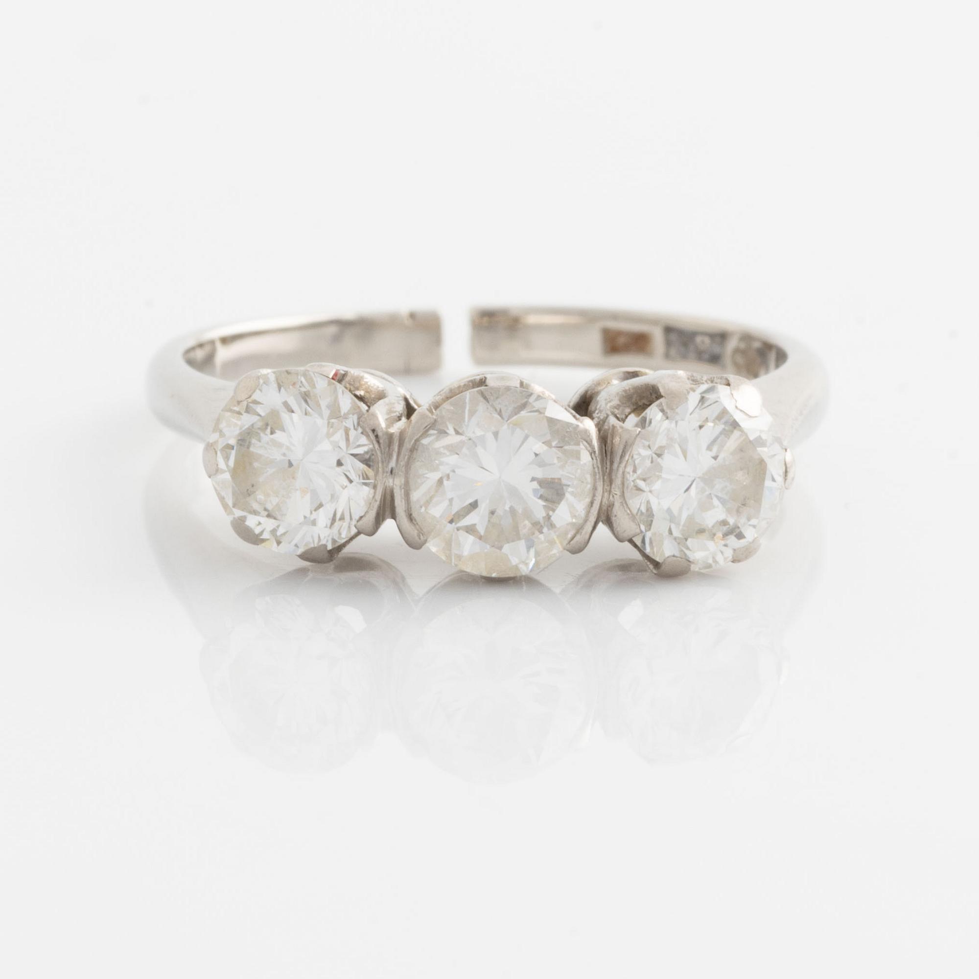 Ring with three brilliant-cut diamonds.