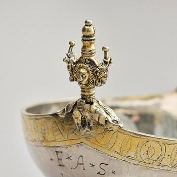 A parcel-gilt drinking bowl/kovsh, Nordic Renaissance, early 17th century possibly Uleåborg, Finland.
