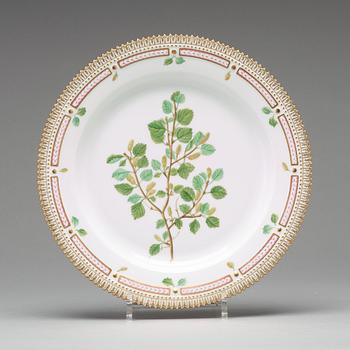 TALLRIKAR/FAT,  åtta stycken, porslin. "Flora Danica", Kungl. Dansk, 1900-tal.