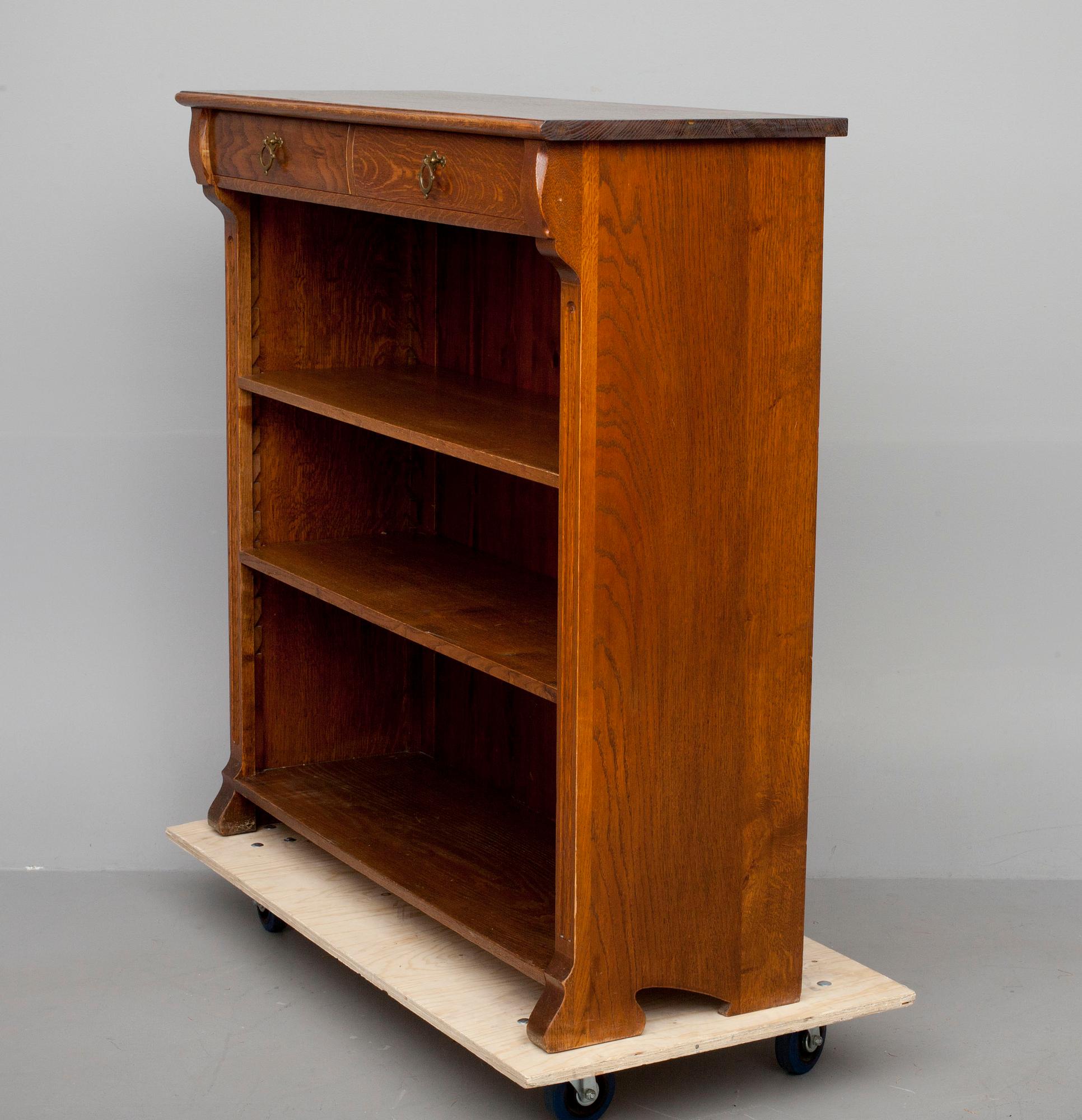 BOKHYLLOR, 2 st, jugend 1900-talets början.