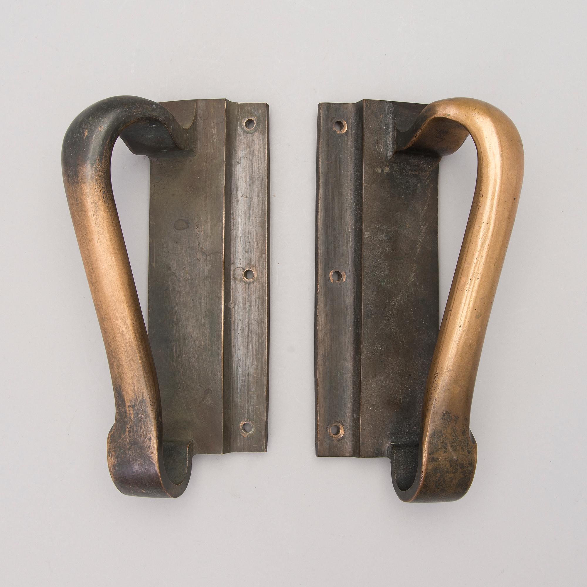 A set of two door handles for Valaistustyö.