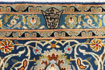 A Kashan carpet, signed Isfahanian, a. 407 x 310 cm.