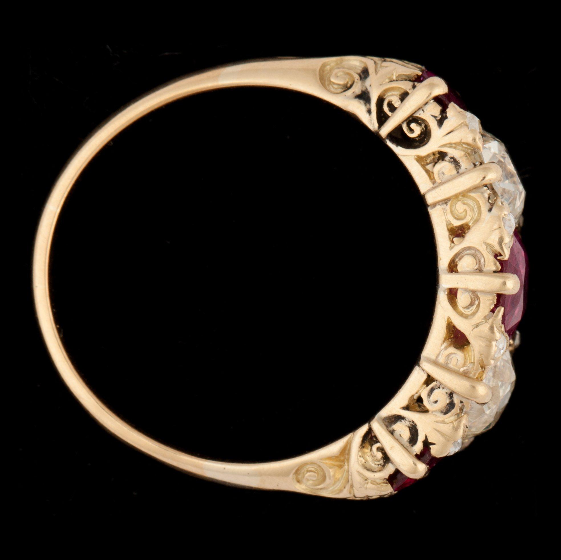 RING, rubiner, tot. ca 2.50 ct samt antikslipade diamanter, tot. 1.50 ct.