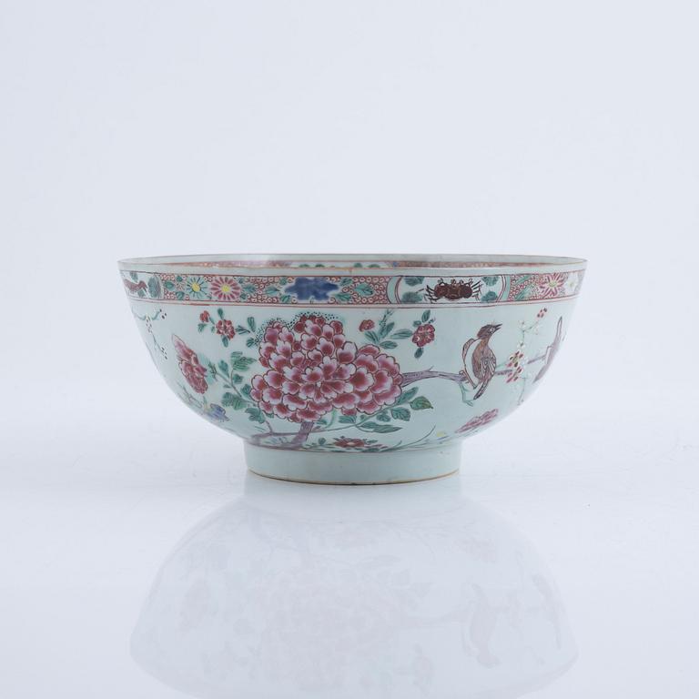 A Famille Rose bowl, export porcelain, China, Qianlong (1736-95).